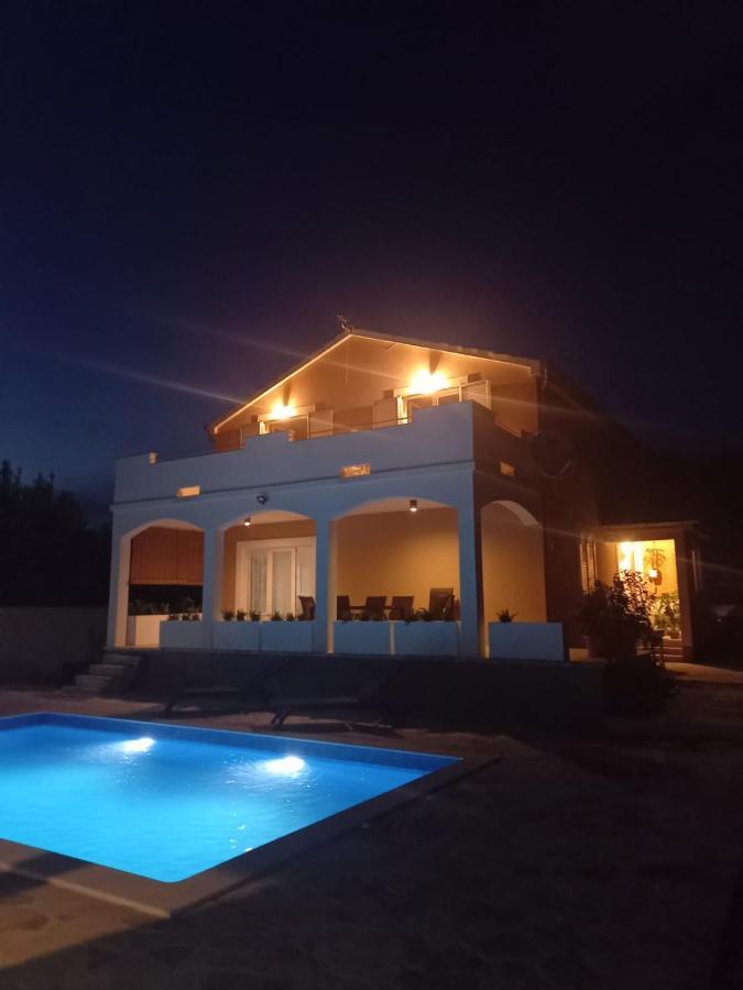 Leggiero Benkovac Exterior foto