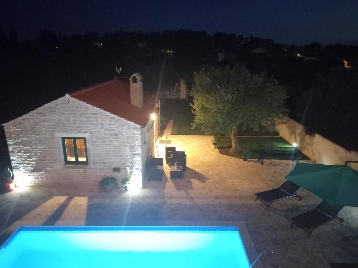Leggiero Benkovac Exterior foto