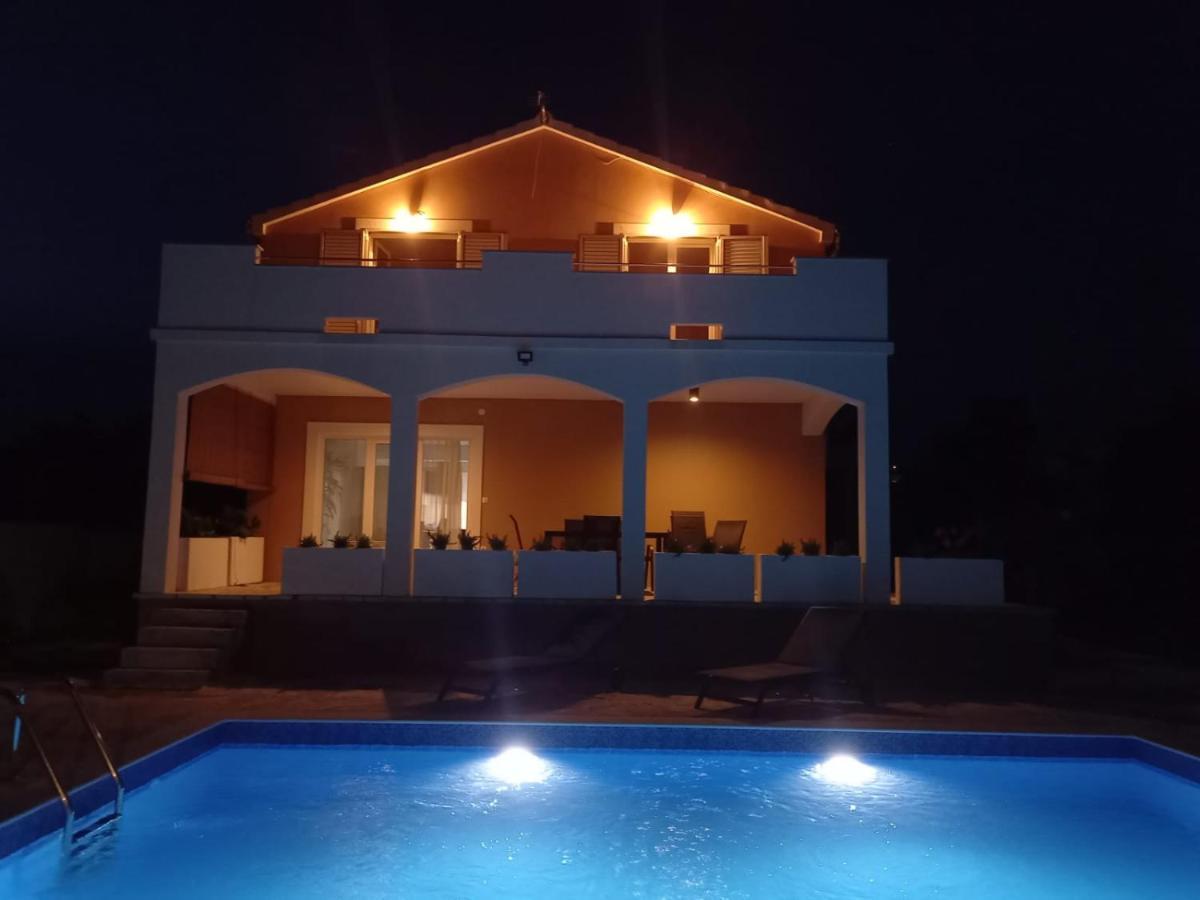 Leggiero Benkovac Exterior foto