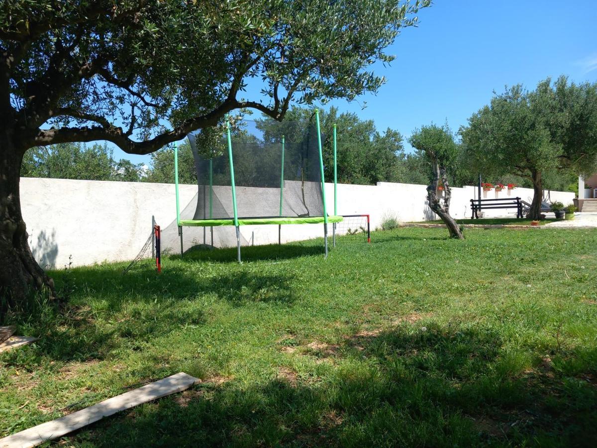 Leggiero Benkovac Exterior foto
